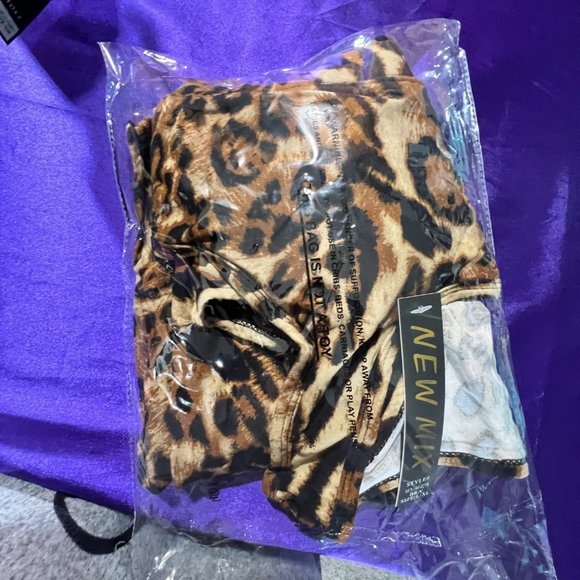 NEW  📌New Mix Buttery Smooth Predator Leopard Leggings and Bra Set L/XL - Picture 12 of 14